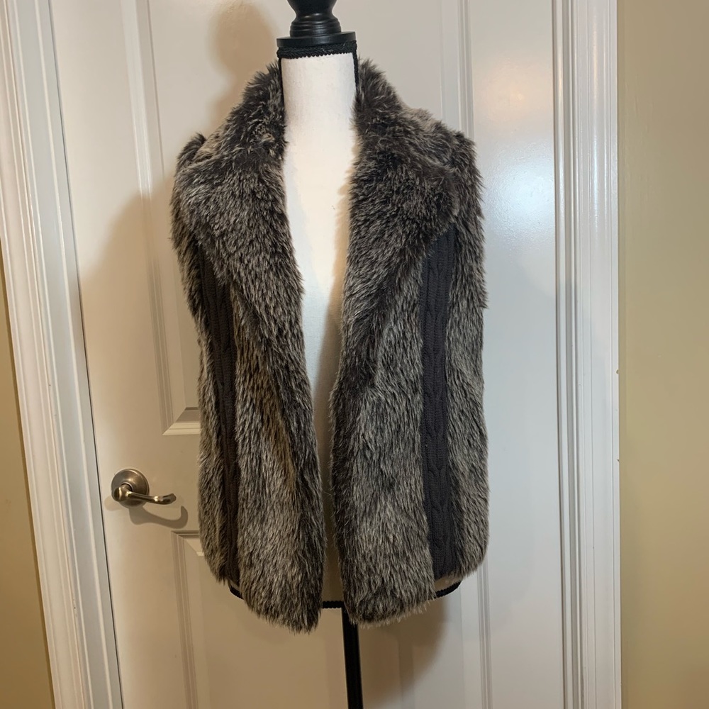 XOXO Women’s Faux Fur Sweater Vest Size Large NWOT